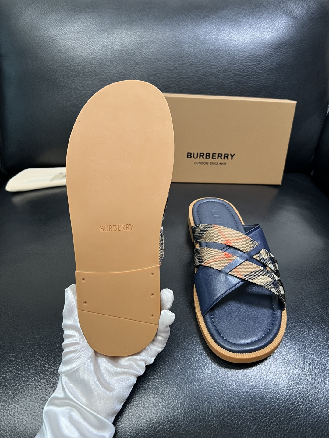 BURBERRY 顶级工艺品 巴宝莉 拖鞋专柜同步，原厂配置意大利进口牛皮面料，高品质复杂拼接工艺，进口