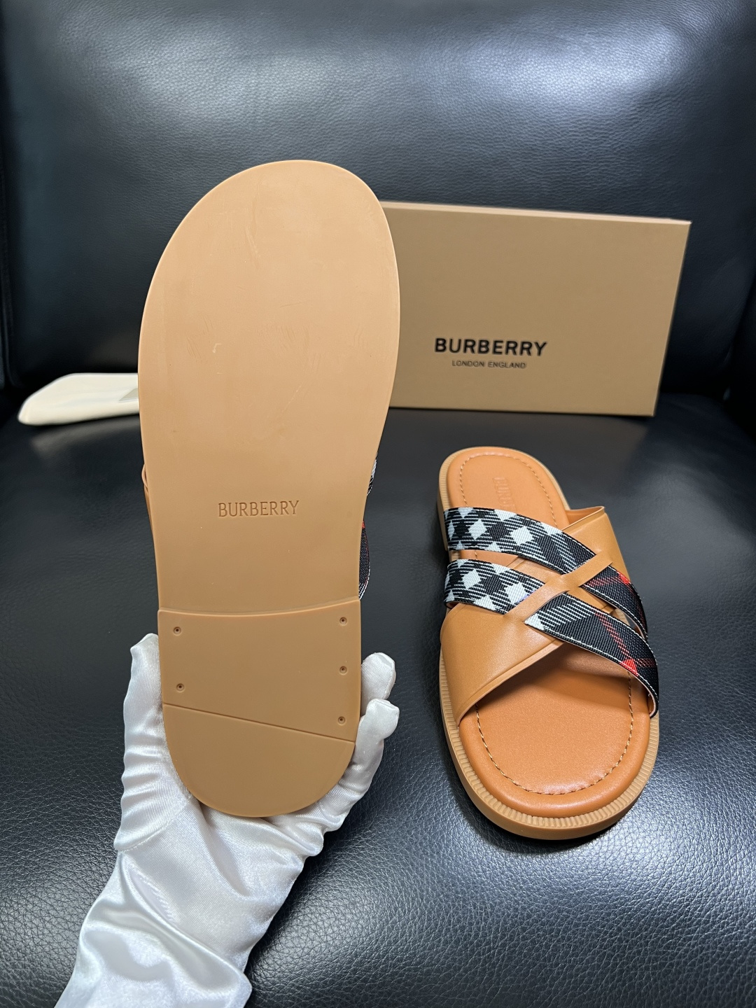 BURBERRY 顶级工艺品 巴宝莉 拖鞋专柜同步，原厂配置意大利进口牛皮面料，高品质复杂拼接工艺，进口