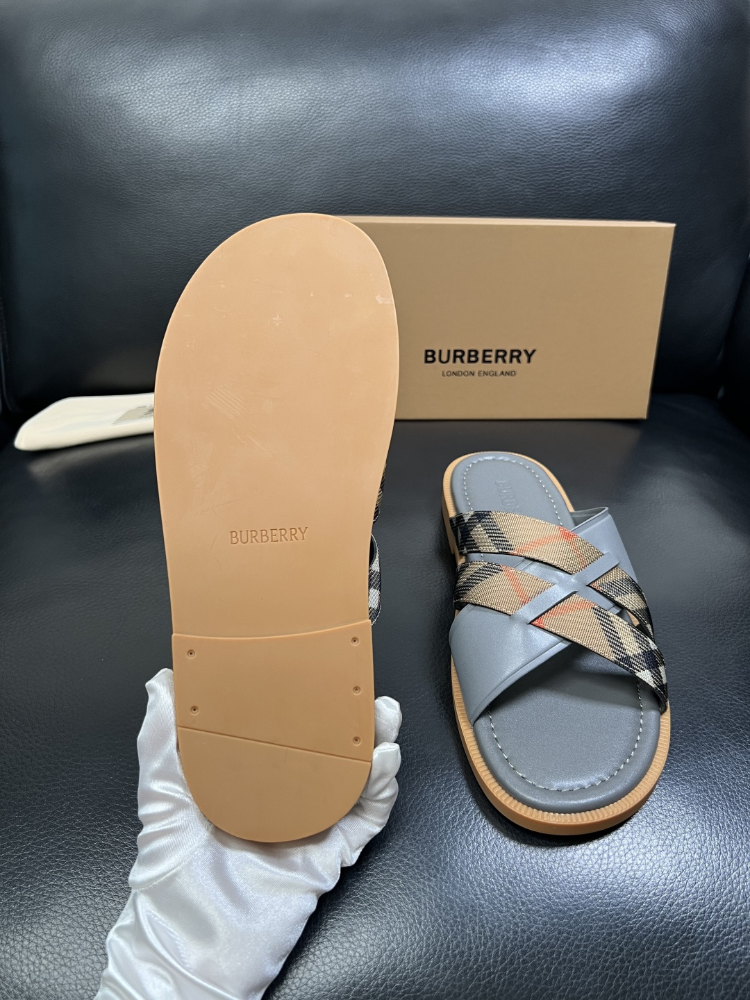 BURBERRY 顶级工艺品 巴宝莉 拖鞋专柜同步，原厂配置意大利进口牛皮面料，高品质复杂拼接工艺，进口