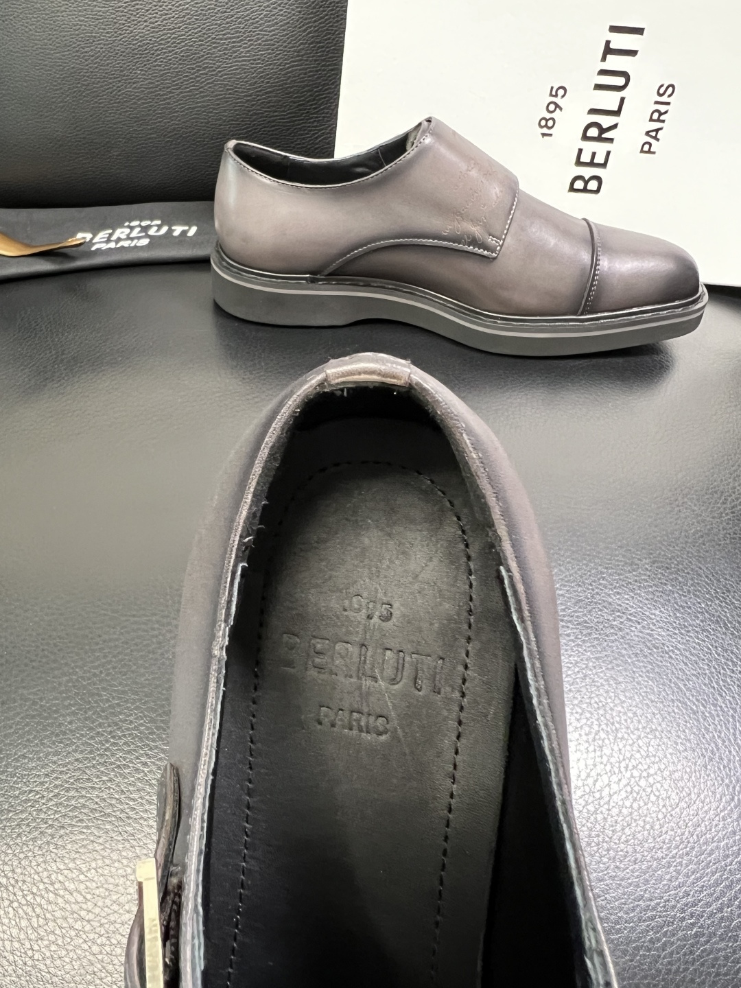 Berluti 顶级代购 布鲁提 专柜同步发售原厂配置，意大利进口牛皮面料，全进口水染牛皮里垫，鞋底：原