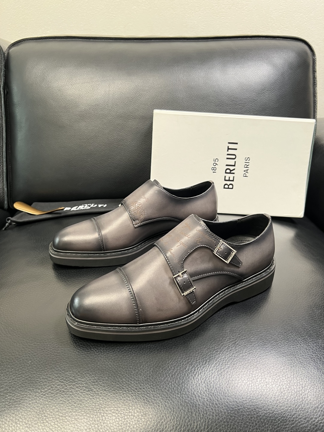 Berluti 顶级代购 布鲁提 专柜同步发售原厂配置，意大利进口牛皮面料，全进口水染牛皮里垫，鞋底：原