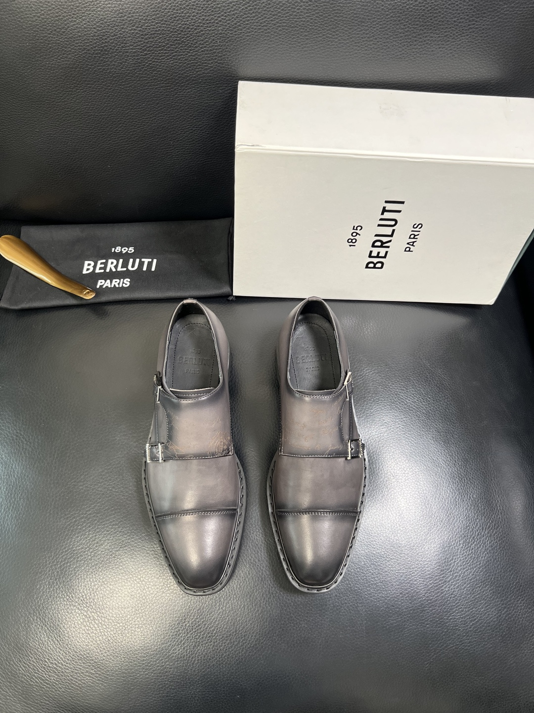 Berluti 顶级代购 布鲁提 专柜同步发售原厂配置，意大利进口牛皮面料，全进口水染牛皮里垫，鞋底：原