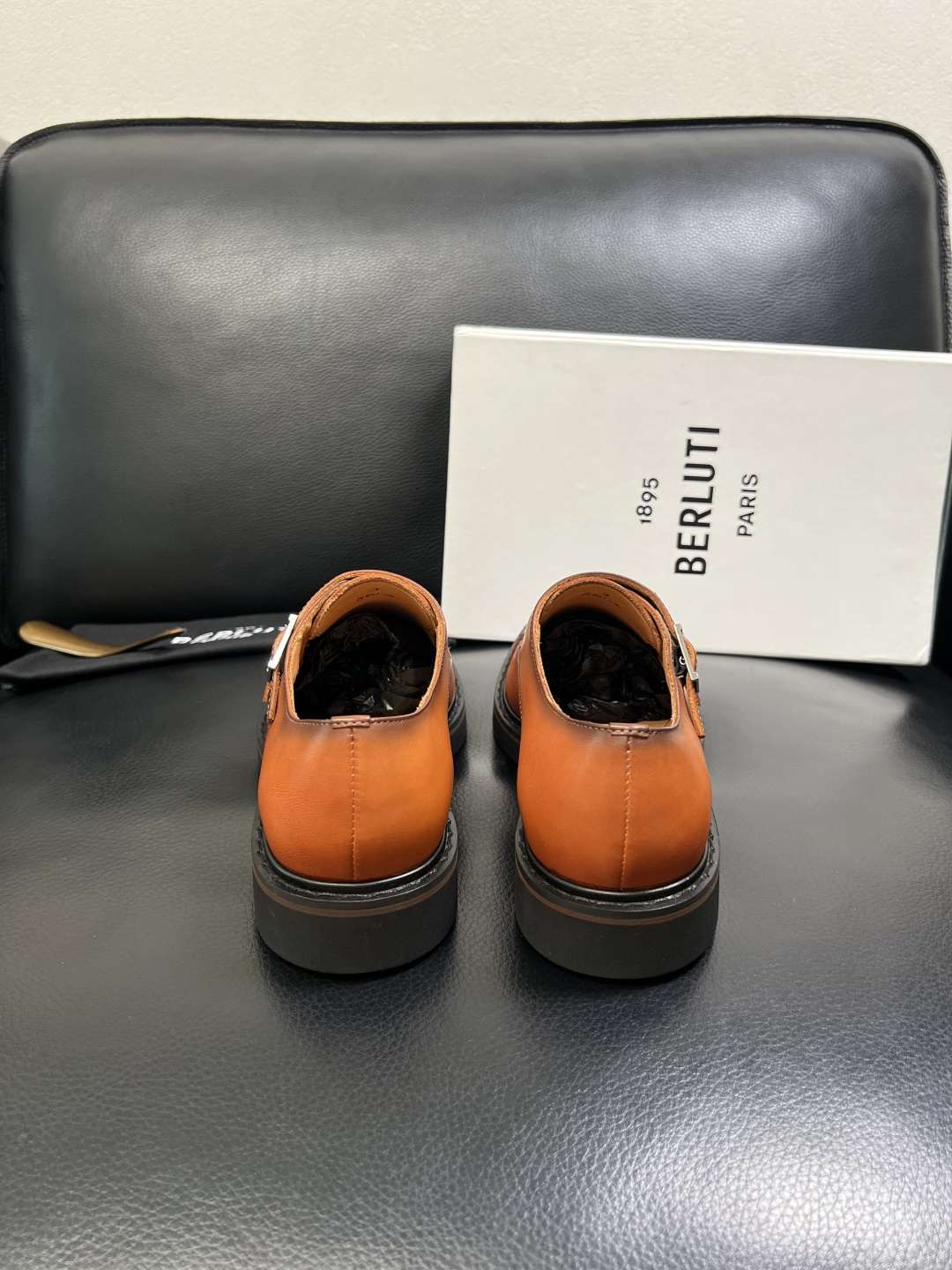 Berluti 顶级代购 布鲁提 专柜同步发售原厂配置，意大利进口牛皮面料，全进口水染牛皮里垫，鞋底：原