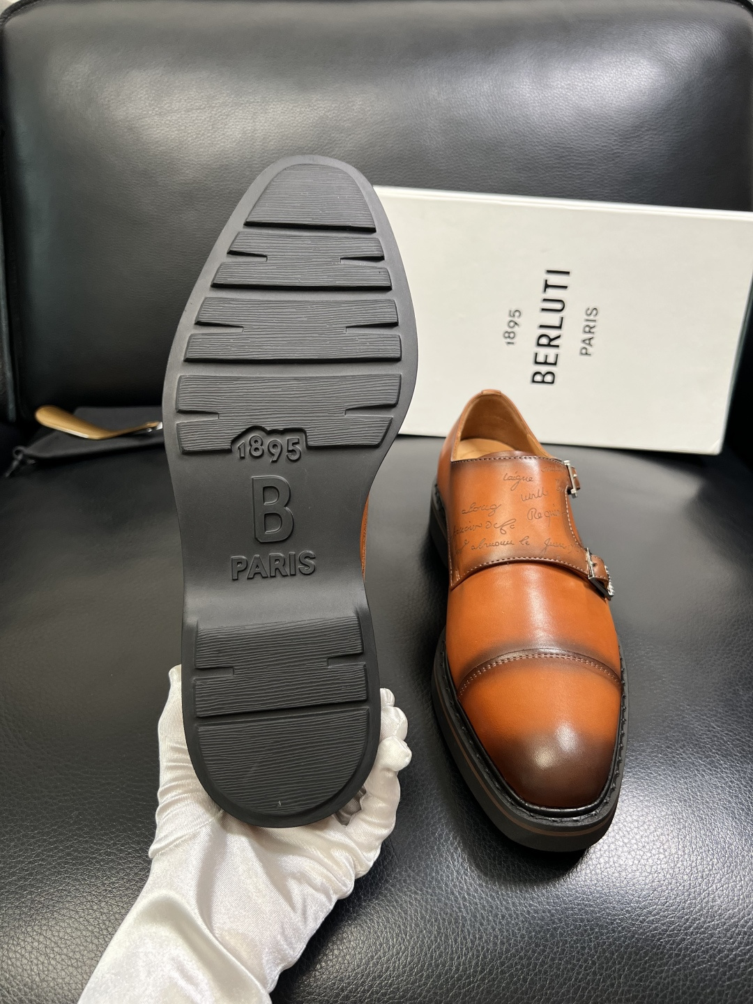 Berluti 顶级代购 布鲁提 专柜同步发售原厂配置，意大利进口牛皮面料，全进口水染牛皮里垫，鞋底：原