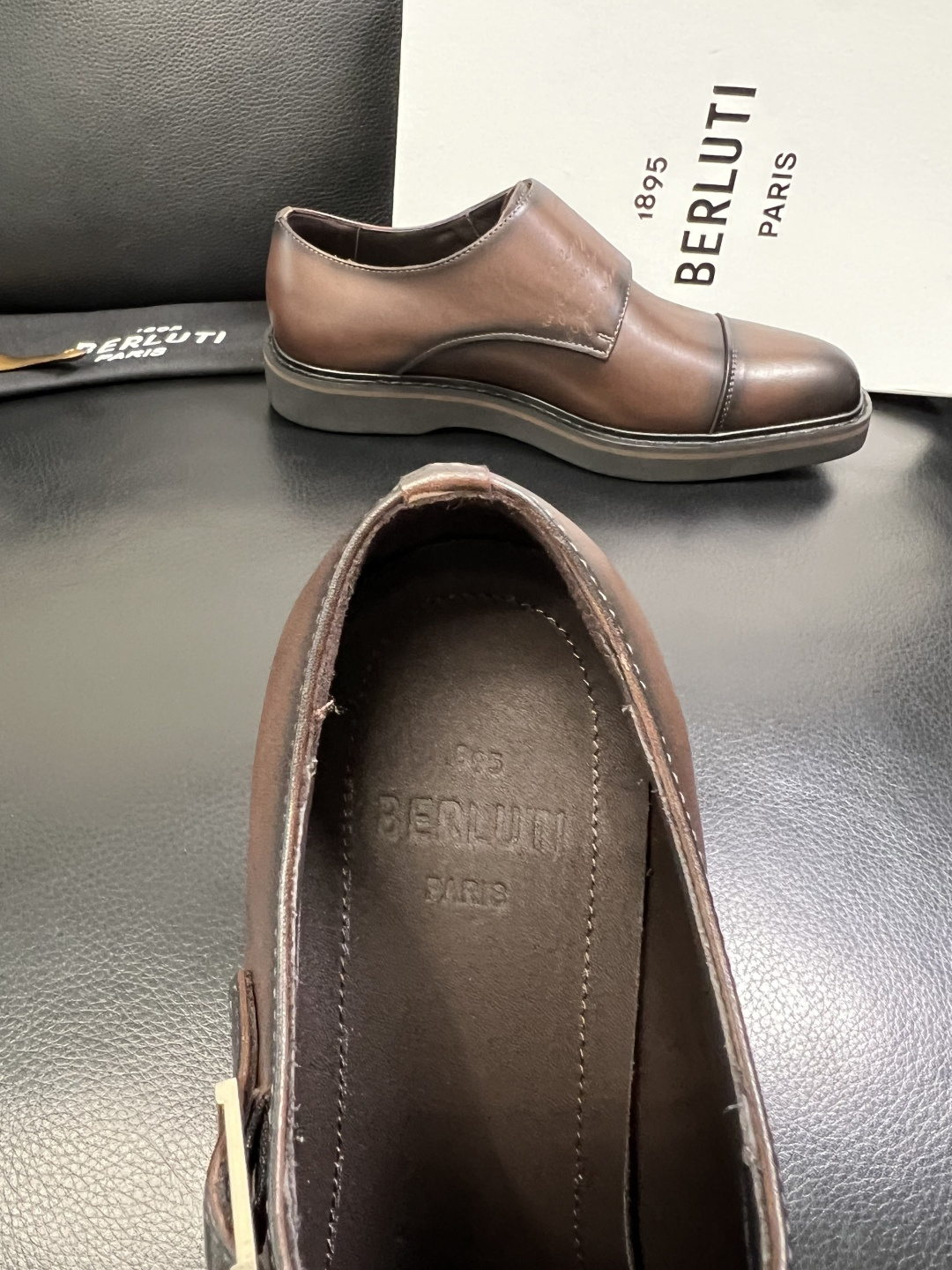 Berluti 顶级代购 布鲁提 专柜同步发售原厂配置，意大利进口牛皮面料，全进口水染牛皮里垫，鞋底：原