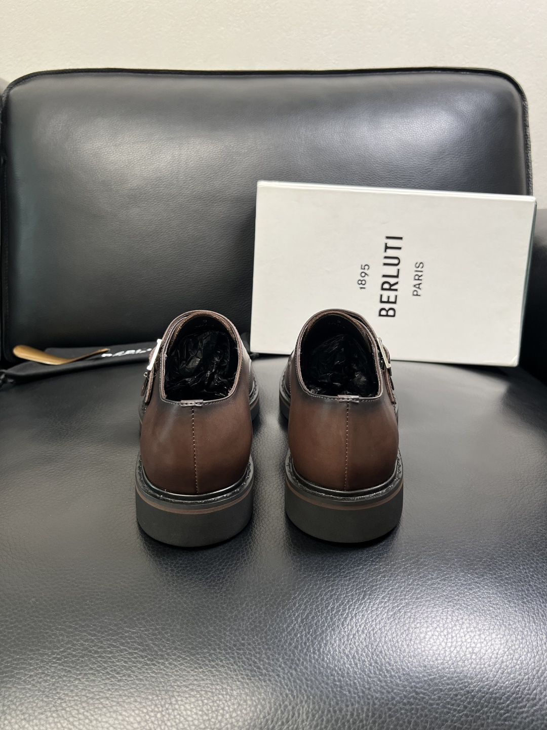 Berluti 顶级代购 布鲁提 专柜同步发售原厂配置，意大利进口牛皮面料，全进口水染牛皮里垫，鞋底：原