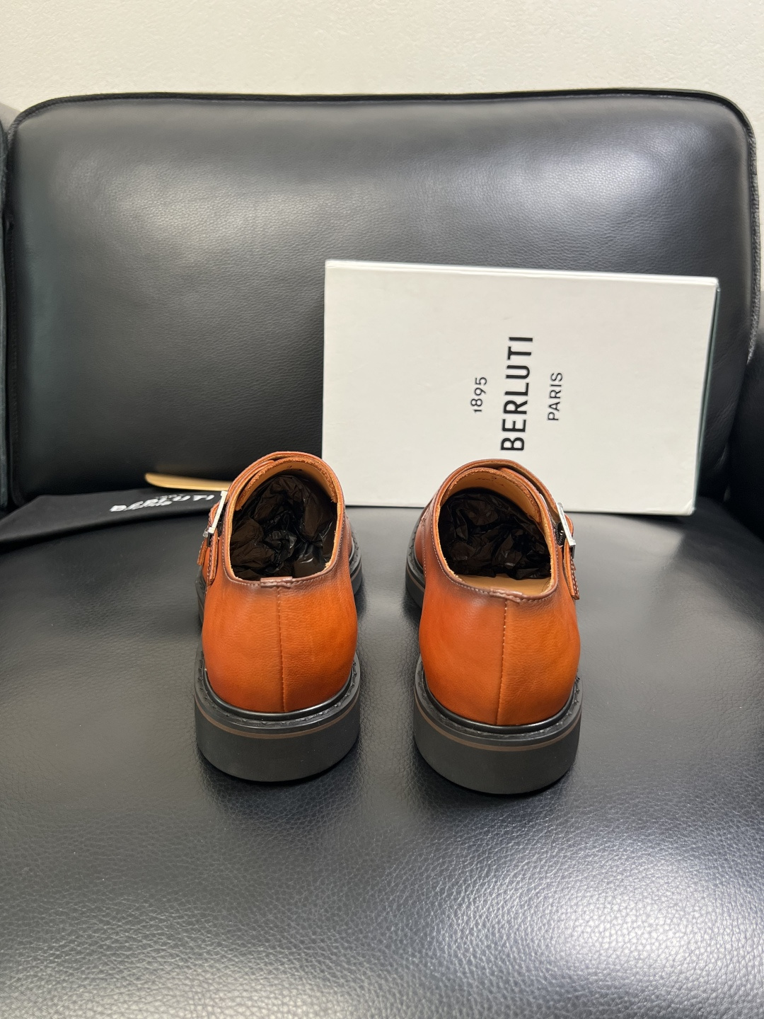 Berluti 顶级代购 布鲁提 专柜同步发售原厂配置，意大利进口牛皮面料，全进口水染牛皮里垫，鞋底：原