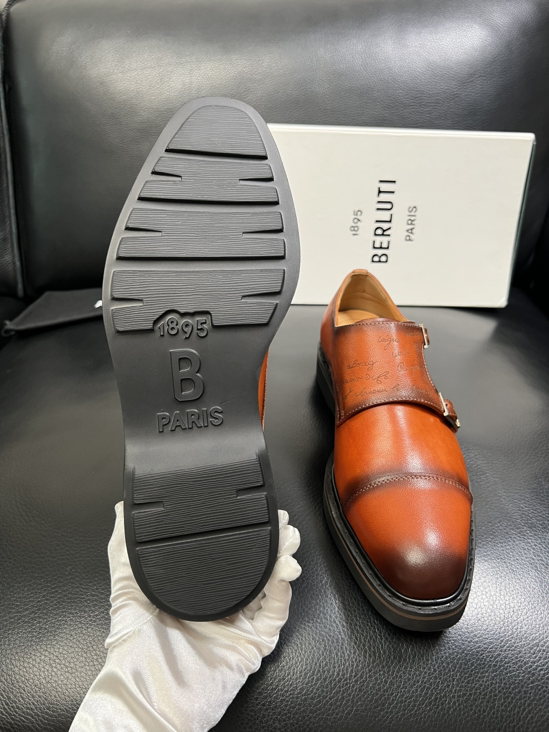 Berluti 顶级代购 布鲁提 专柜同步发售原厂配置，意大利进口牛皮面料，全进口水染牛皮里垫，鞋底：原