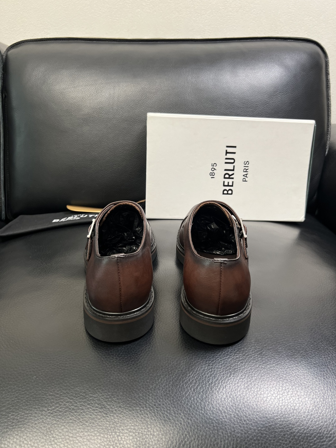 Berluti 顶级代购 布鲁提 专柜同步发售原厂配置，意大利进口牛皮面料，全进口水染牛皮里垫，鞋底：原