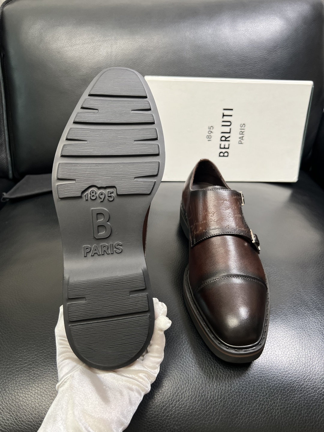 Berluti 顶级代购 布鲁提 专柜同步发售原厂配置，意大利进口牛皮面料，全进口水染牛皮里垫，鞋底：原