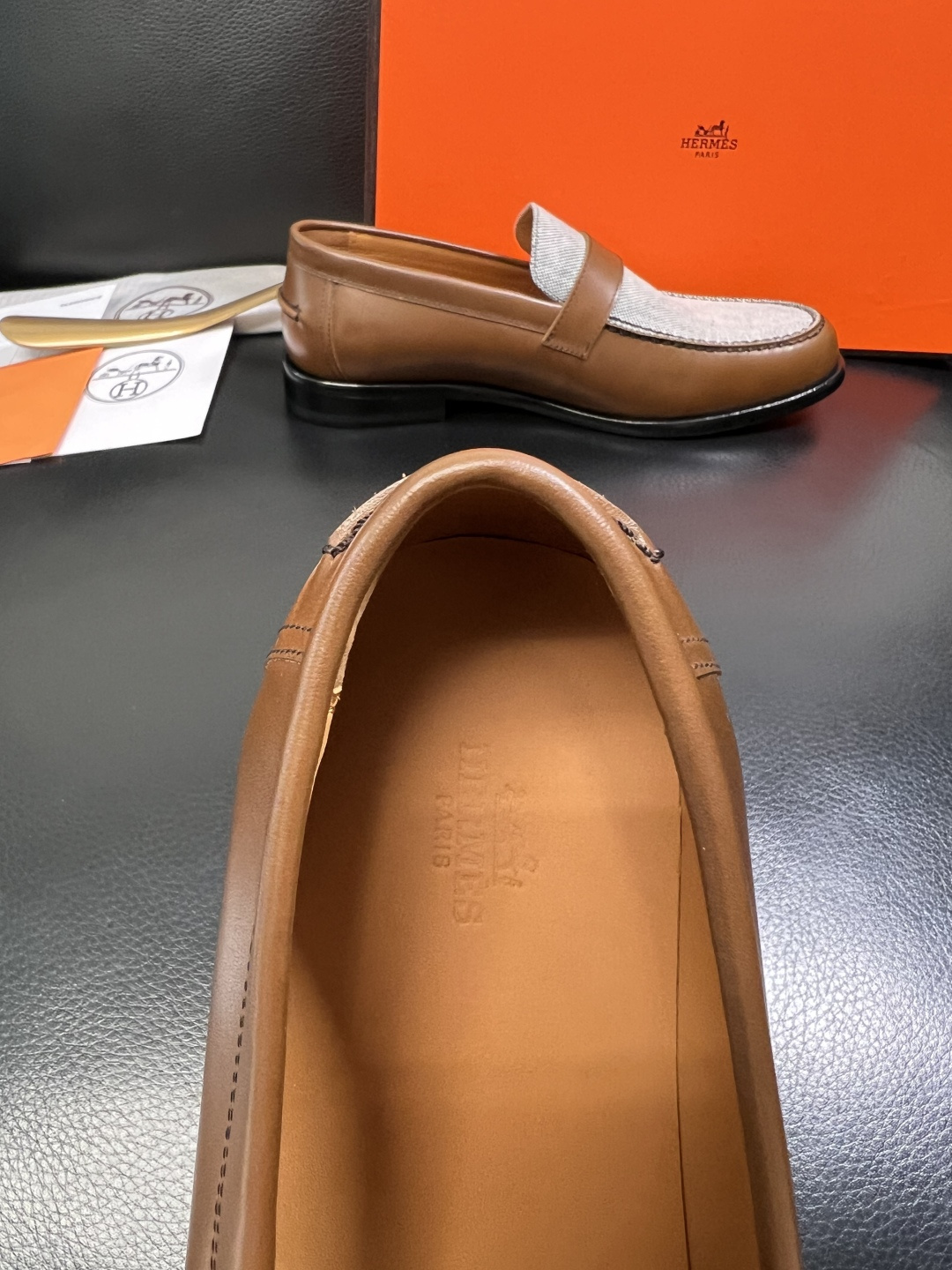 Hermes 高品质 顶级工艺品 爱马仕 皮鞋专柜同步 原厂配置，意大利进口原版牛皮面料，透气舒适进口水