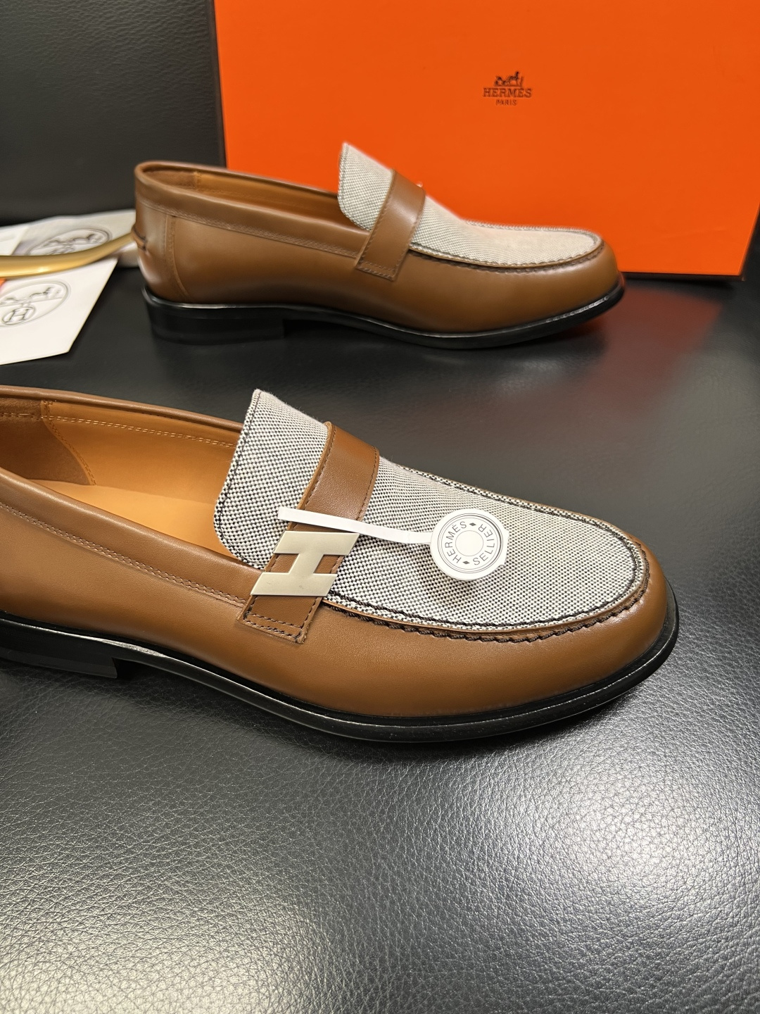 Hermes 高品质 顶级工艺品 爱马仕 皮鞋专柜同步 原厂配置，意大利进口原版牛皮面料，透气舒适进口水
