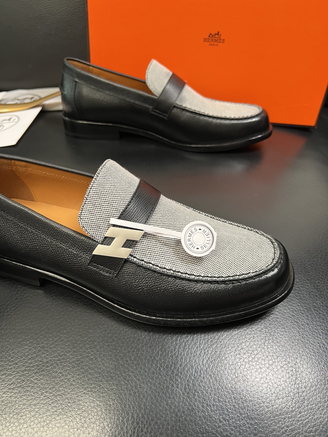 Hermes 高品质 顶级工艺品 爱马仕 皮鞋专柜同步 原厂配置，意大利进口原版牛皮面料，透气舒适进口水