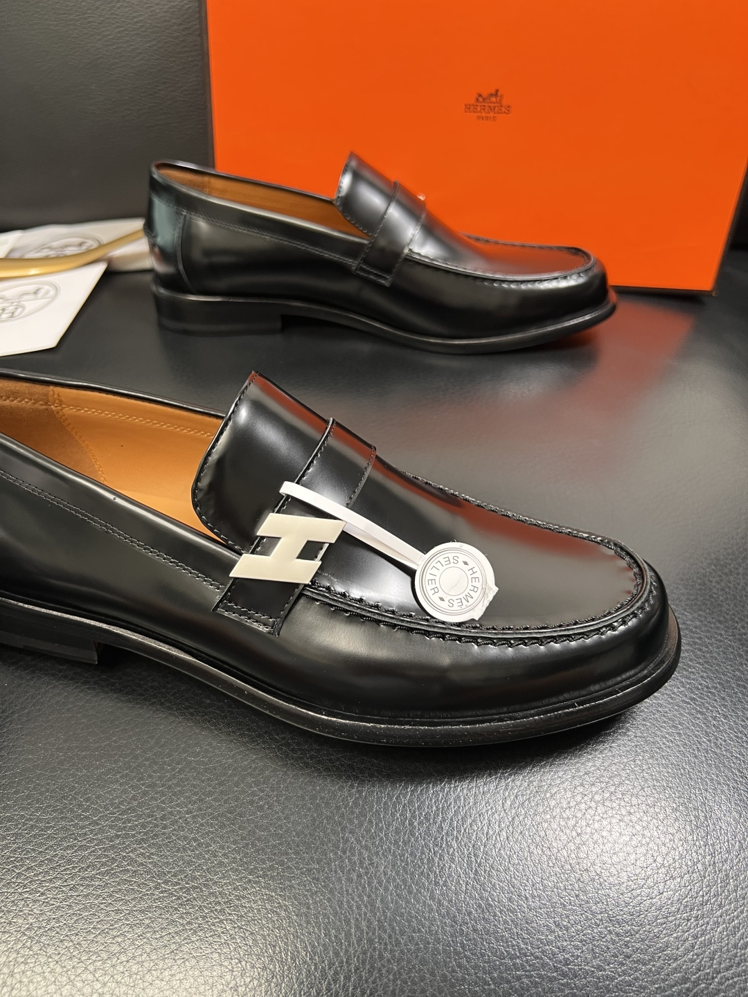 Hermes 高品质 顶级工艺品 爱马仕 皮鞋专柜同步 原厂配置，意大利进口原版牛皮面料，透气舒适进口水