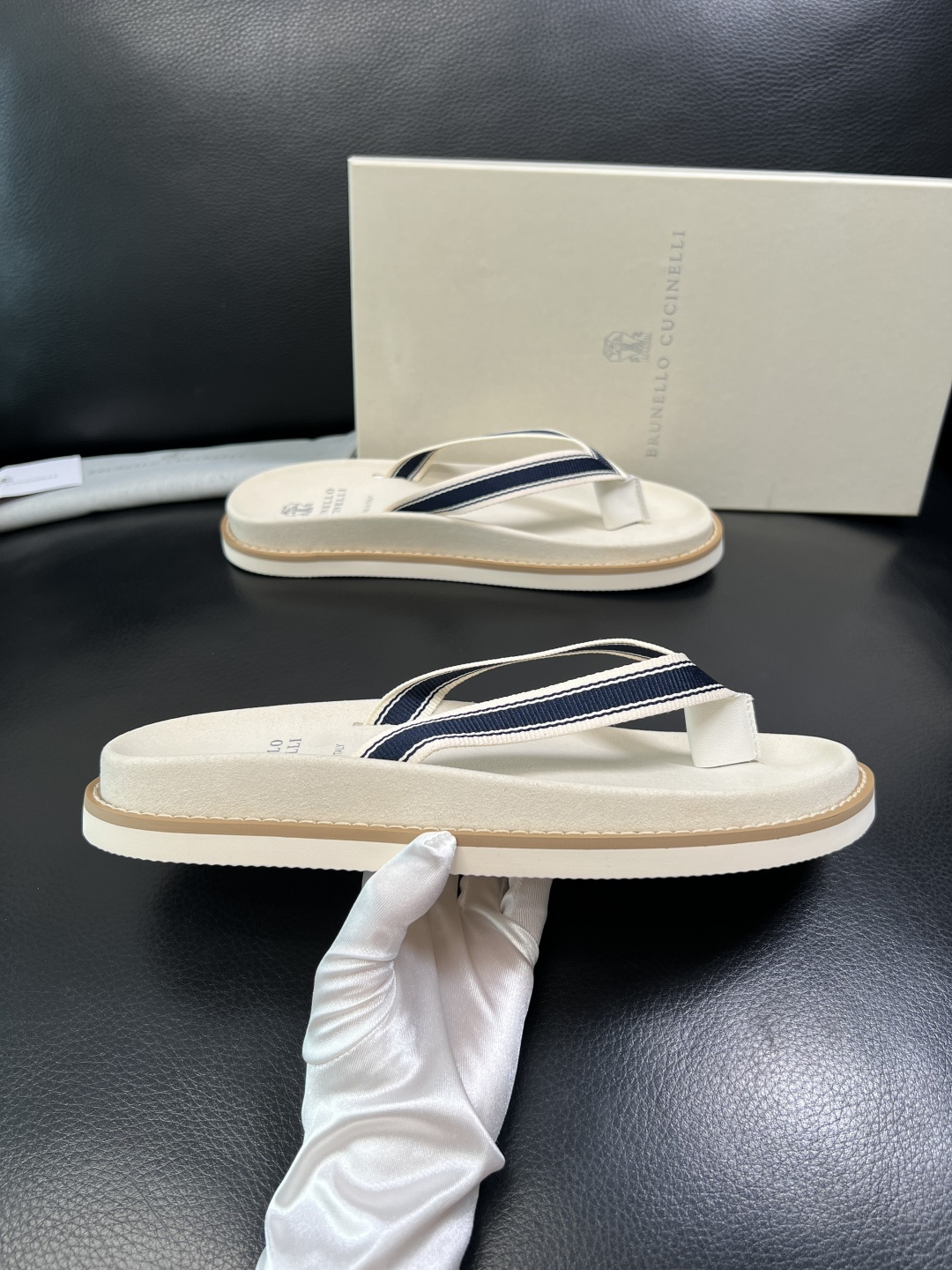 Brunello Cucinelli 高品质 顶级工艺品 BC 拖鞋专柜同步原厂配置，意大利进口牛皮面料