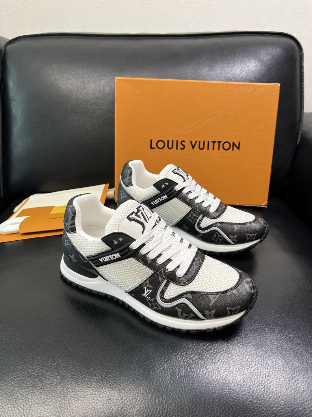 Lv 高品质 顶级工艺品 路易威登，运动板鞋专柜同步，鞋面意大利进口，高品质拼接缤纷色彩复杂工艺品，进口