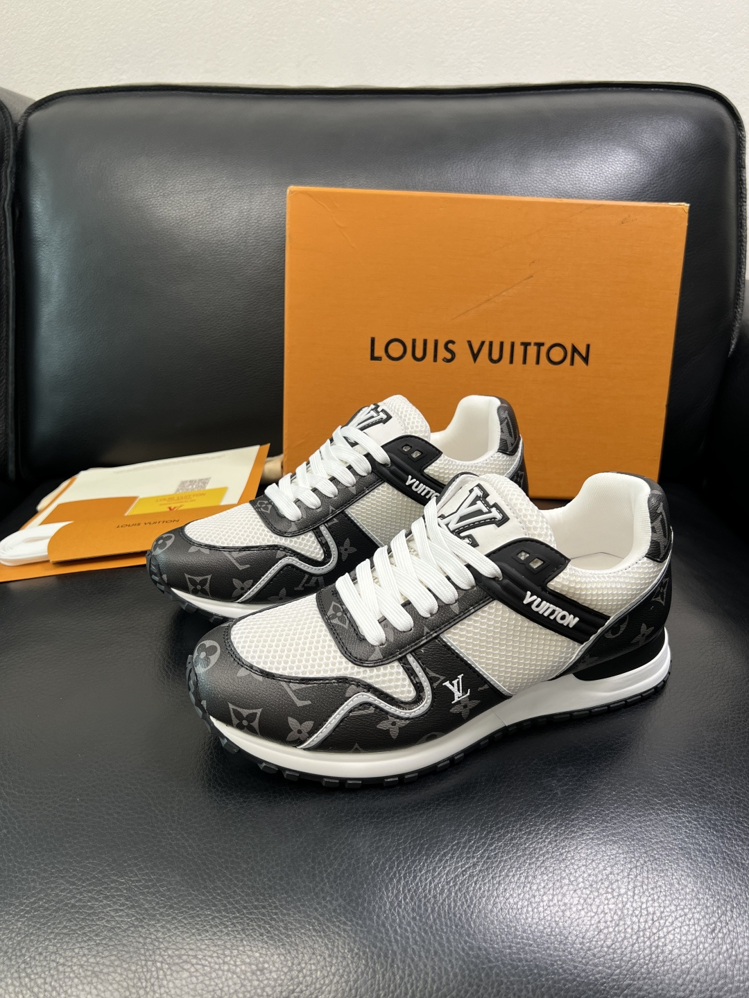 Lv 高品质 顶级工艺品 路易威登，运动板鞋专柜同步，鞋面意大利进口，高品质拼接缤纷色彩复杂工艺品，进口