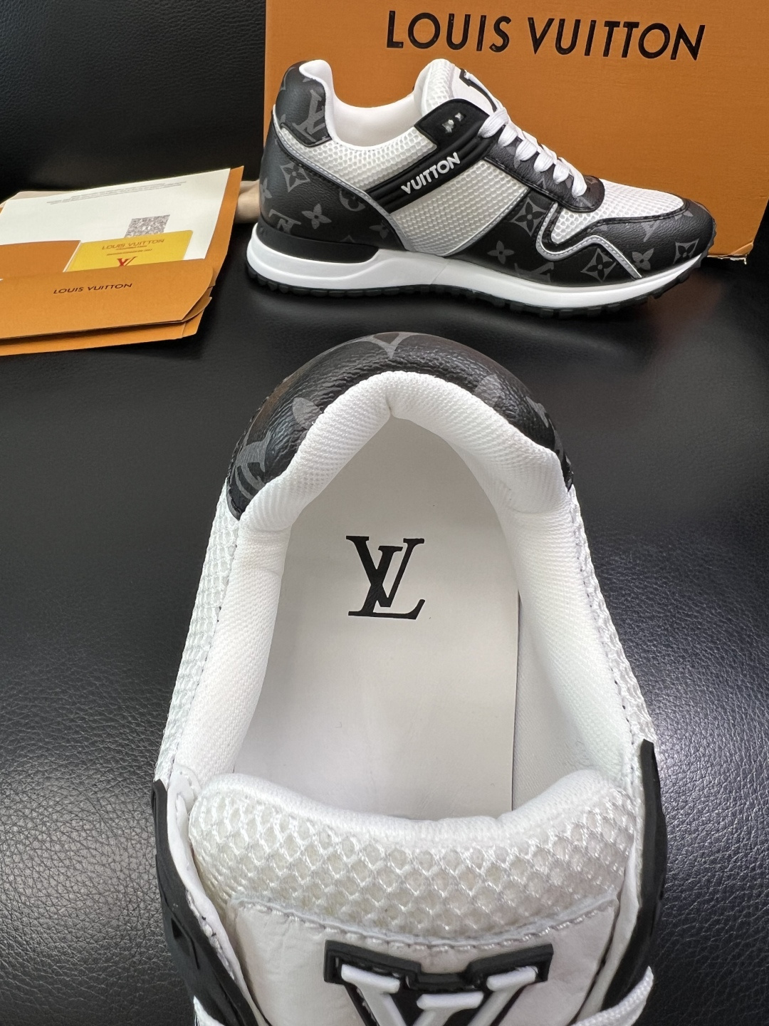 Lv 高品质 顶级工艺品 路易威登，运动板鞋专柜同步，鞋面意大利进口，高品质拼接缤纷色彩复杂工艺品，进口