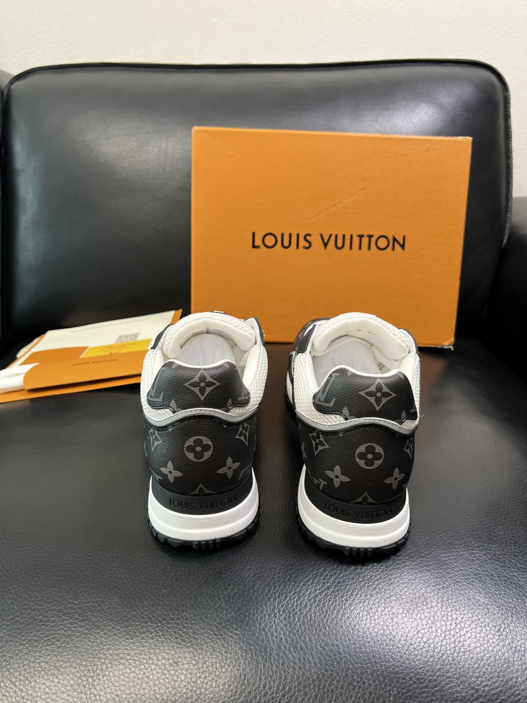 Lv 高品质 顶级工艺品 路易威登，运动板鞋专柜同步，鞋面意大利进口，高品质拼接缤纷色彩复杂工艺品，进口