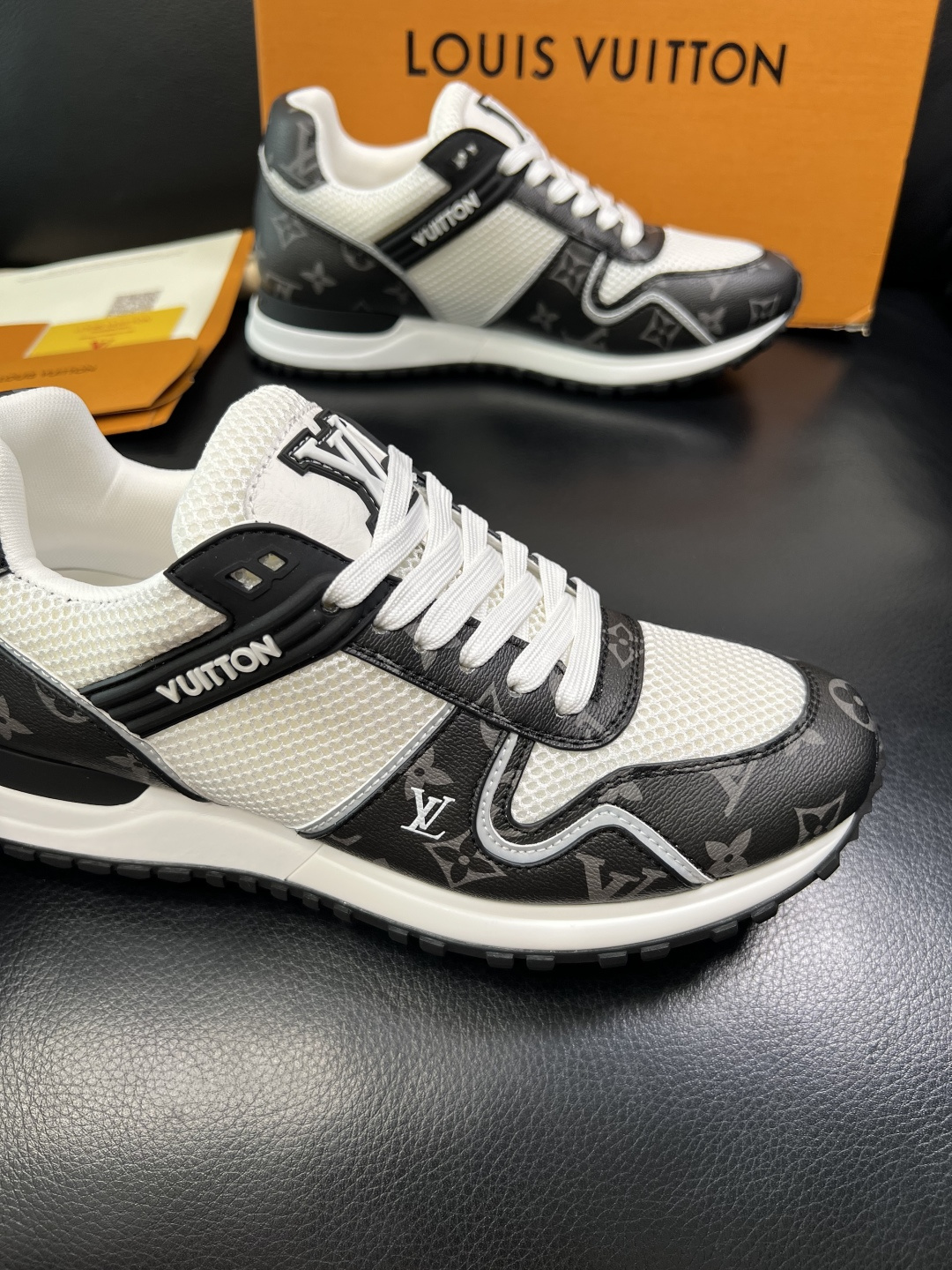 Lv 高品质 顶级工艺品 路易威登，运动板鞋专柜同步，鞋面意大利进口，高品质拼接缤纷色彩复杂工艺品，进口