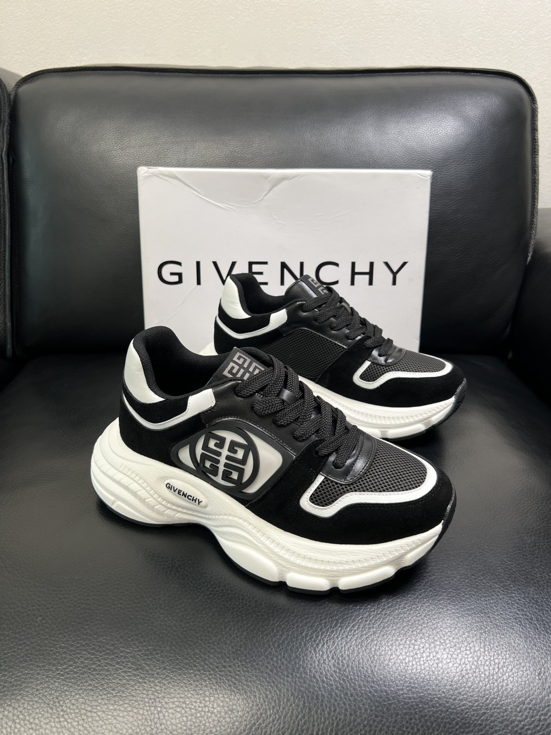 Givenchy 高品质 顶级工艺品 纪梵希 专柜同步原厂配置，意大利进口牛皮搭配网布面料，全鞋配件私模
