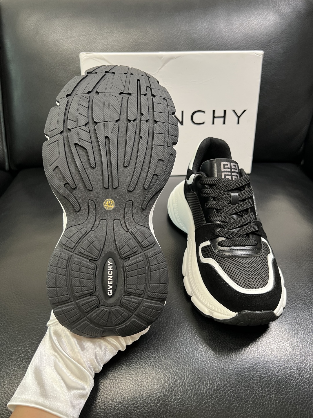 Givenchy 高品质 顶级工艺品 纪梵希 专柜同步原厂配置，意大利进口牛皮搭配网布面料，全鞋配件私模