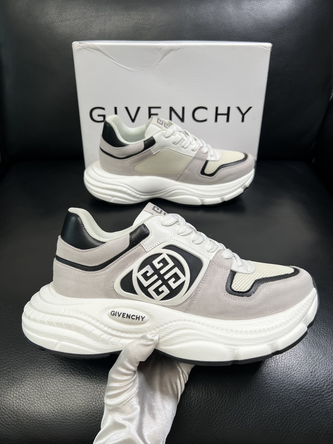 Givenchy 高品质 顶级工艺品 纪梵希 专柜同步原厂配置，意大利进口牛皮搭配网布面料，全鞋配件私模