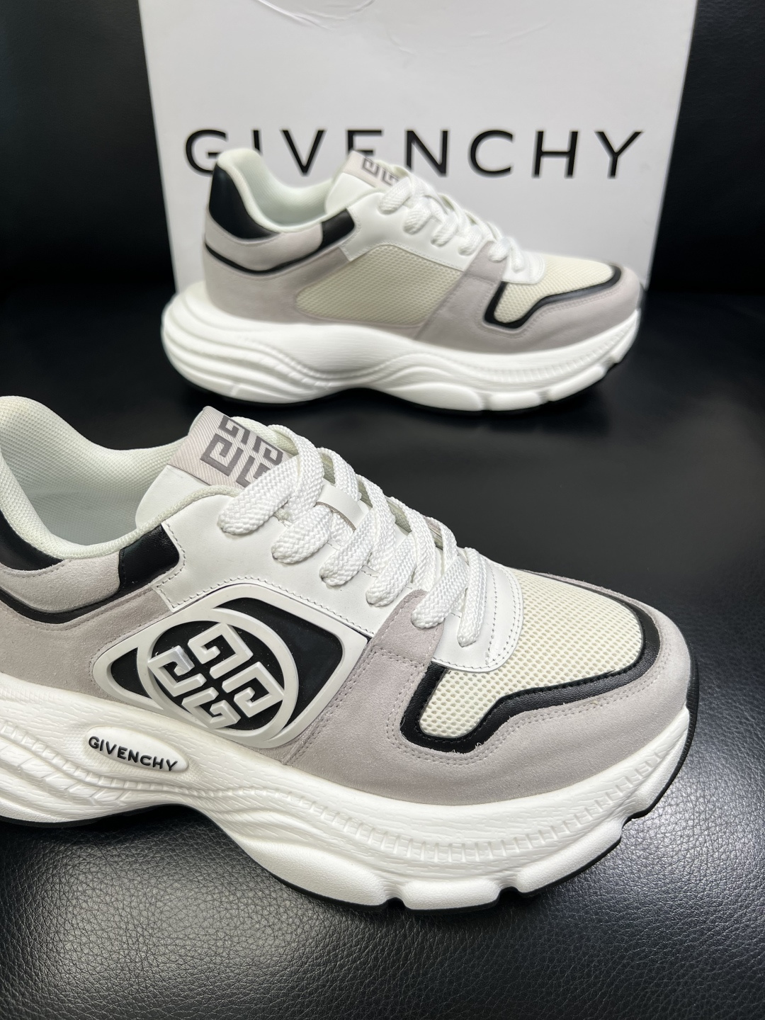 Givenchy 高品质 顶级工艺品 纪梵希 专柜同步原厂配置，意大利进口牛皮搭配网布面料，全鞋配件私模