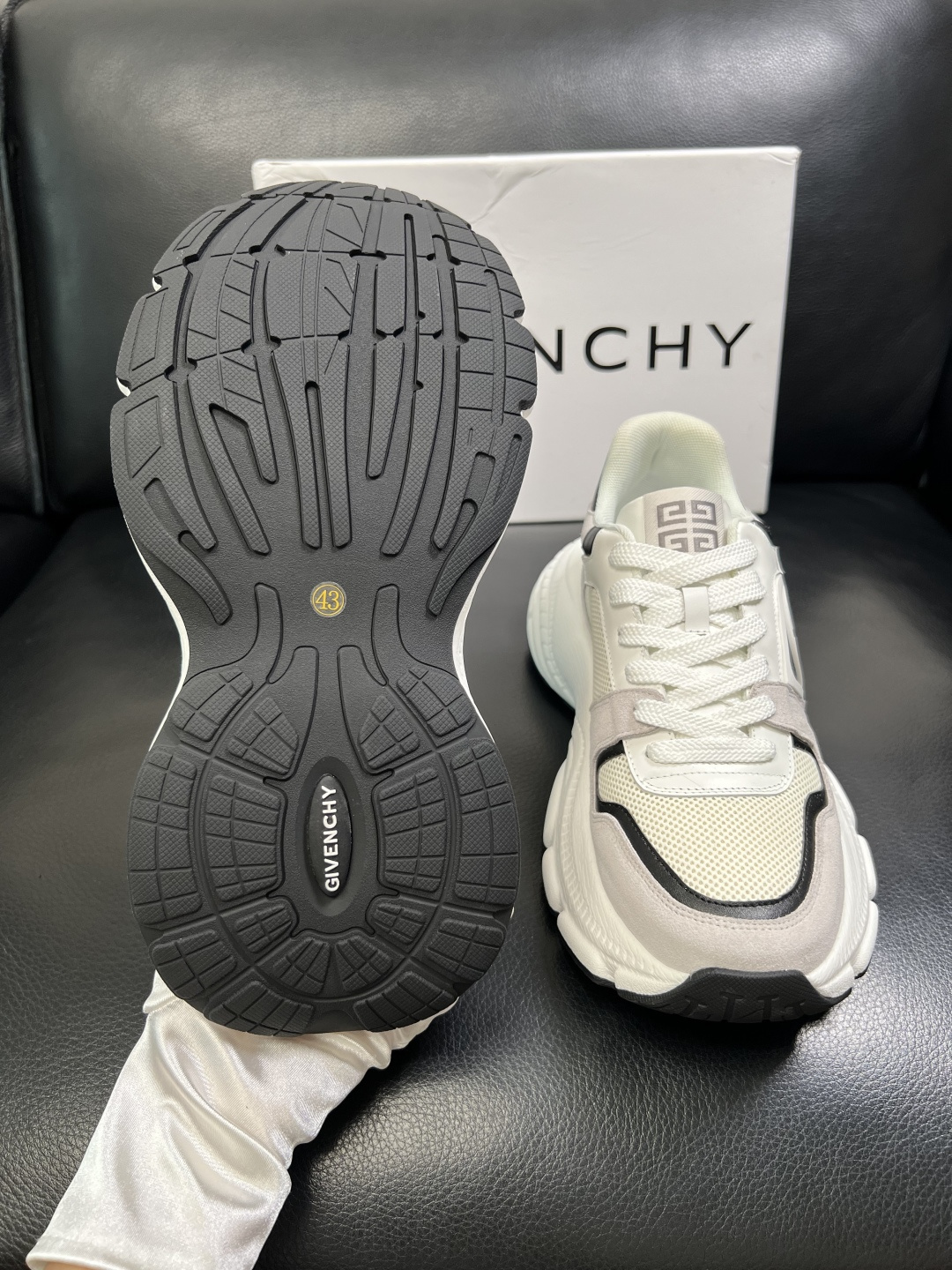 Givenchy 高品质 顶级工艺品 纪梵希 专柜同步原厂配置，意大利进口牛皮搭配网布面料，全鞋配件私模