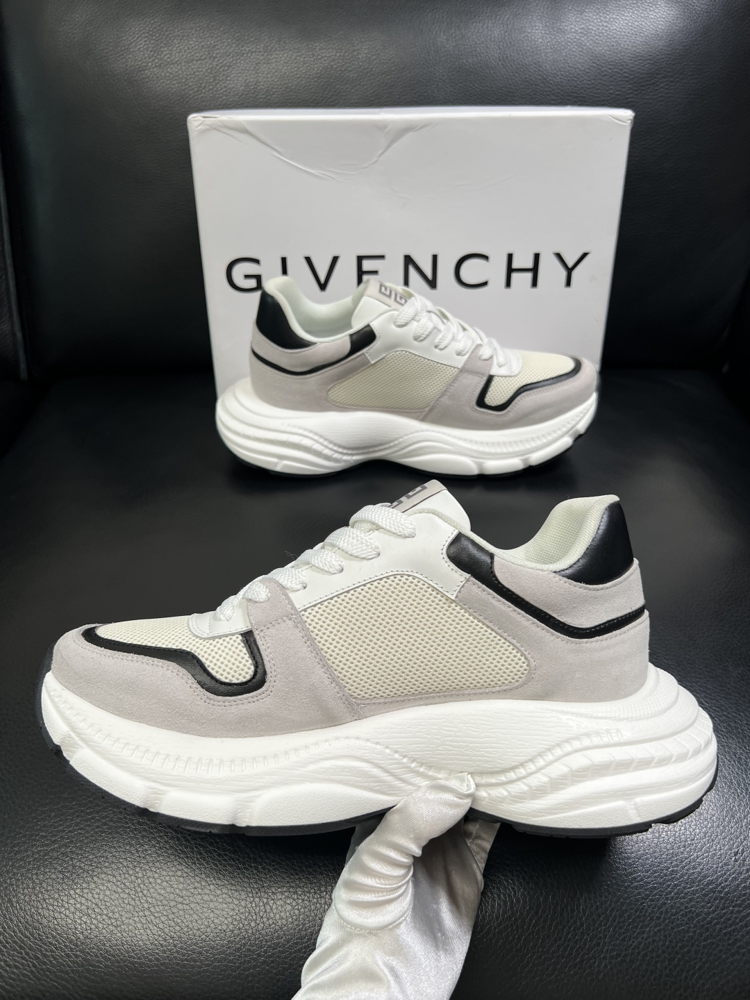 Givenchy 高品质 顶级工艺品 纪梵希 专柜同步原厂配置，意大利进口牛皮搭配网布面料，全鞋配件私模