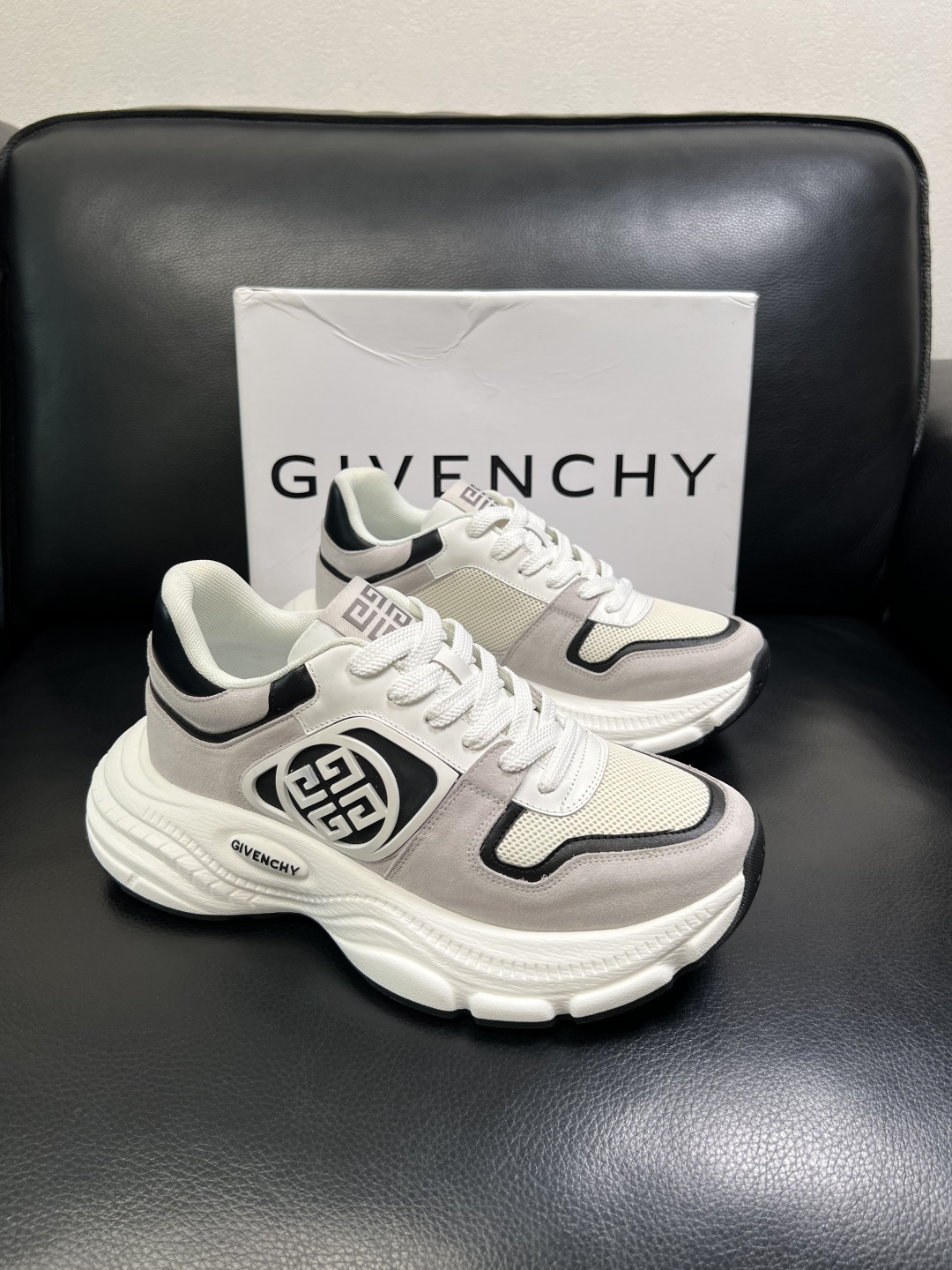 Givenchy 高品质 顶级工艺品 纪梵希 专柜同步原厂配置，意大利进口牛皮搭配网布面料，全鞋配件私模
