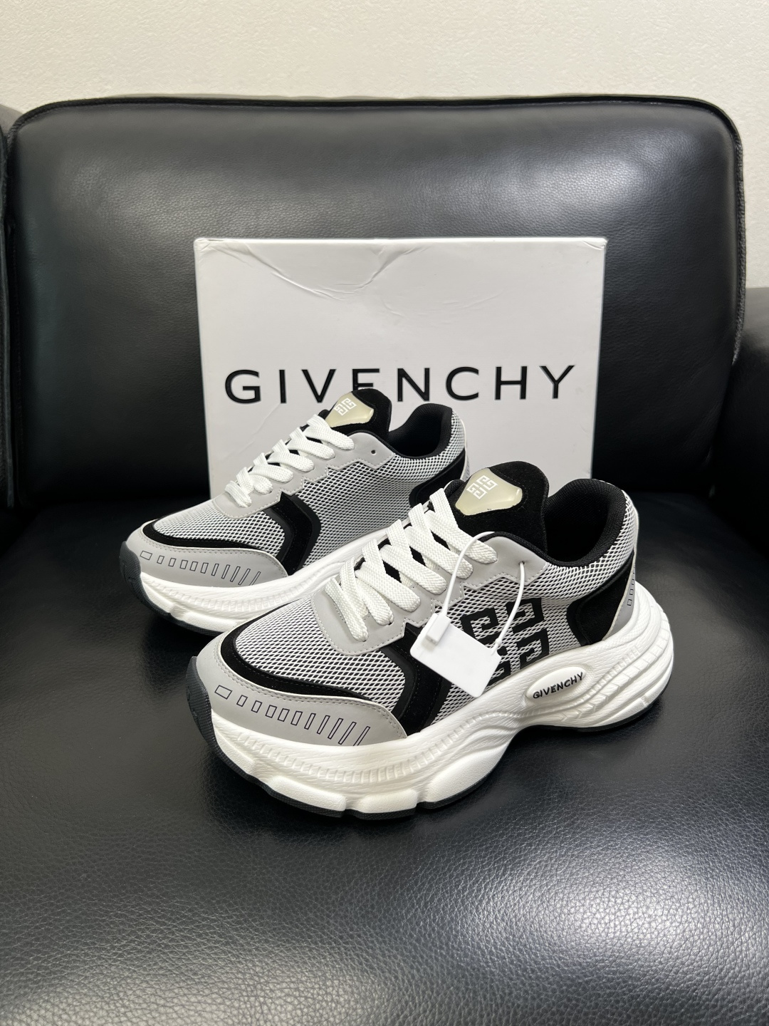 Givenchy 高品质 顶级工艺品 纪梵希 专柜同步原厂配置，意大利进口牛皮搭配网布面料，全鞋配件私模