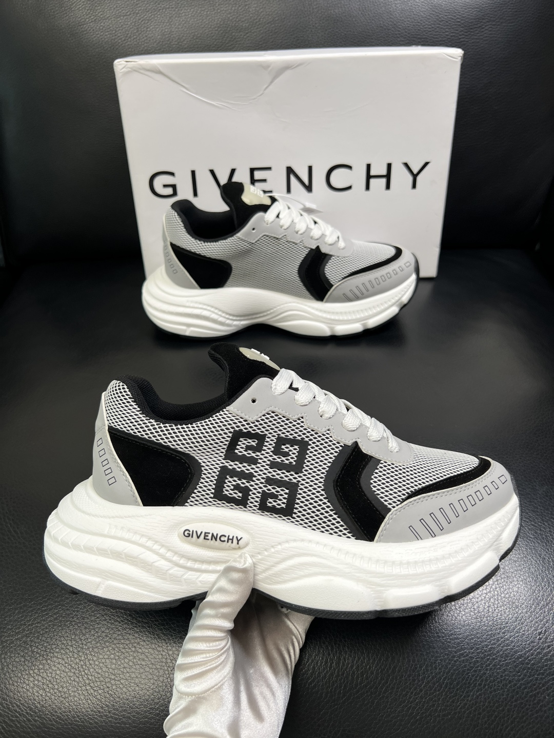 Givenchy 高品质 顶级工艺品 纪梵希 专柜同步原厂配置，意大利进口牛皮搭配网布面料，全鞋配件私模
