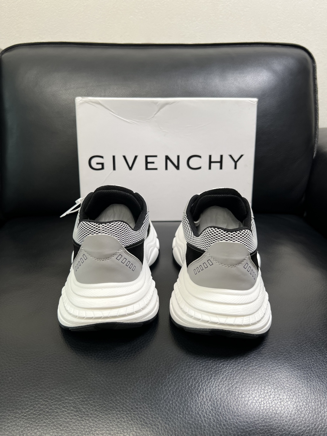 Givenchy 高品质 顶级工艺品 纪梵希 专柜同步原厂配置，意大利进口牛皮搭配网布面料，全鞋配件私模