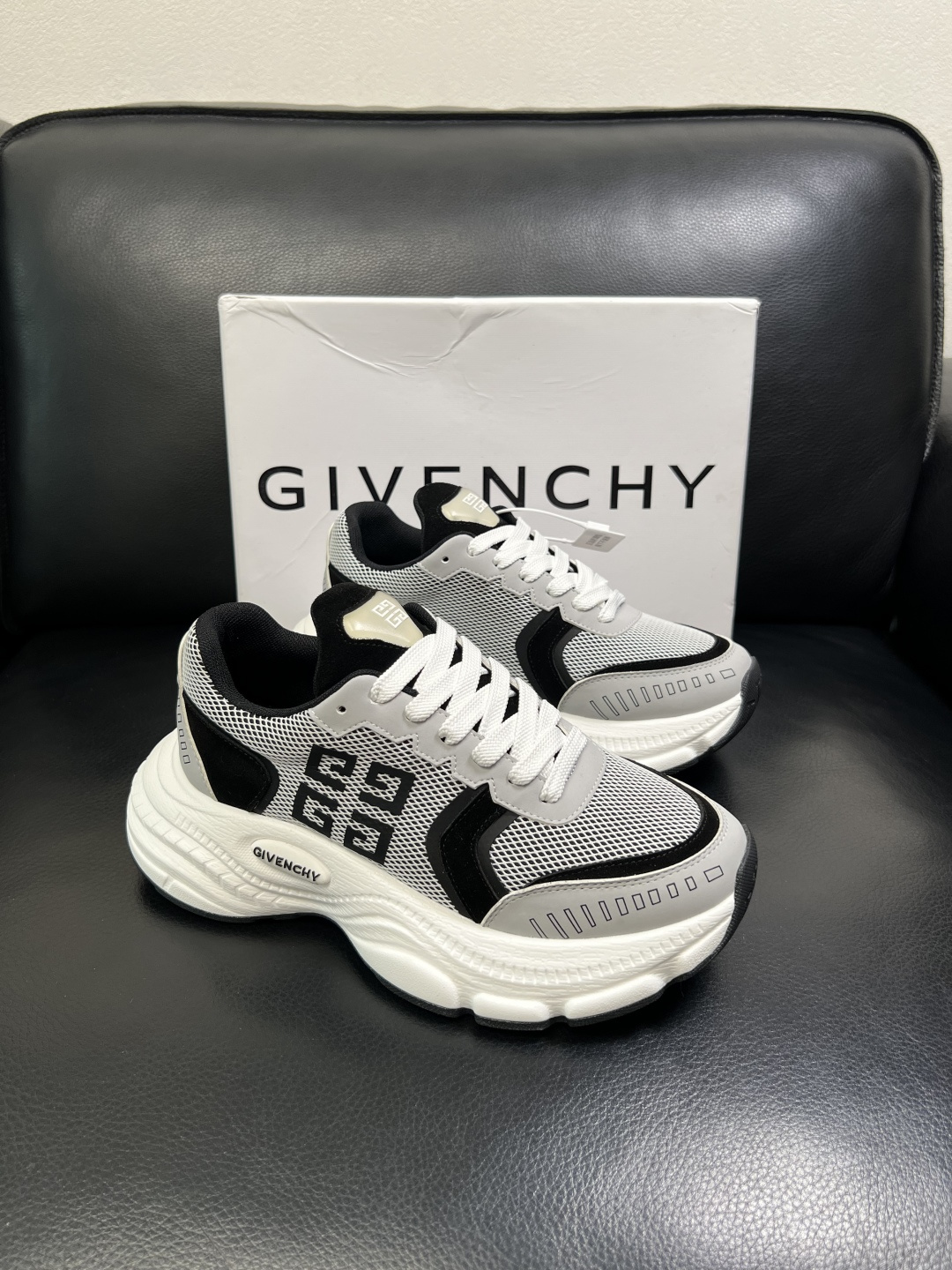Givenchy 高品质 顶级工艺品 纪梵希 专柜同步原厂配置，意大利进口牛皮搭配网布面料，全鞋配件私模