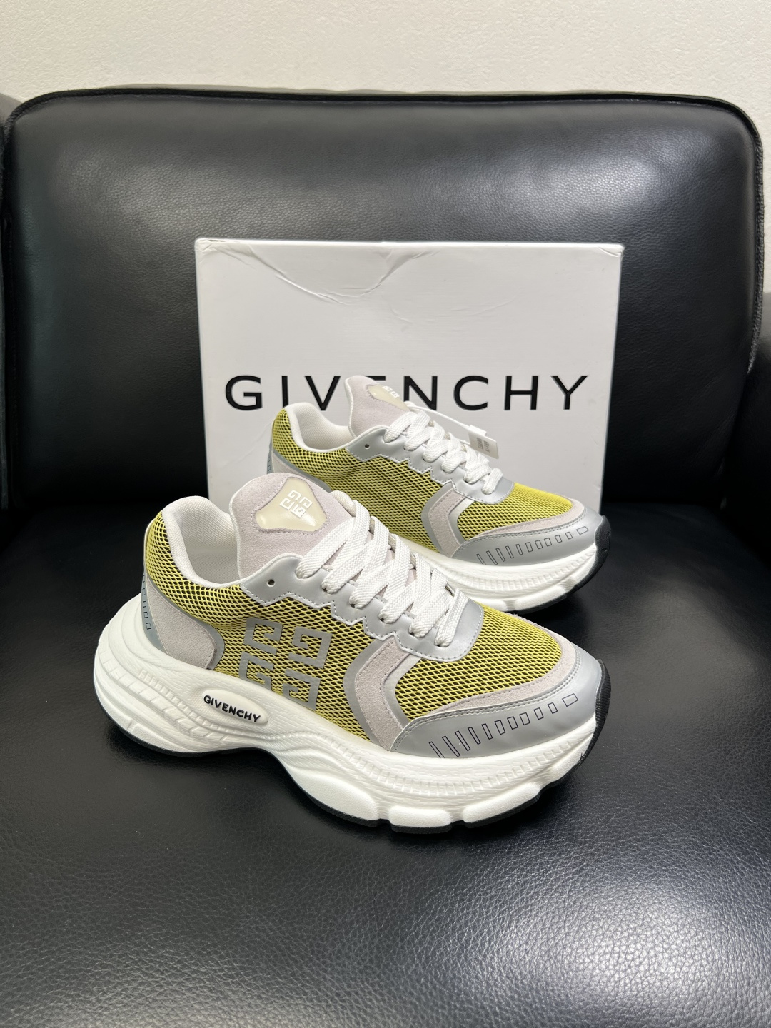 Givenchy 高品质 顶级工艺品 纪梵希 专柜同步原厂配置，意大利进口牛皮搭配网布面料，全鞋配件私模