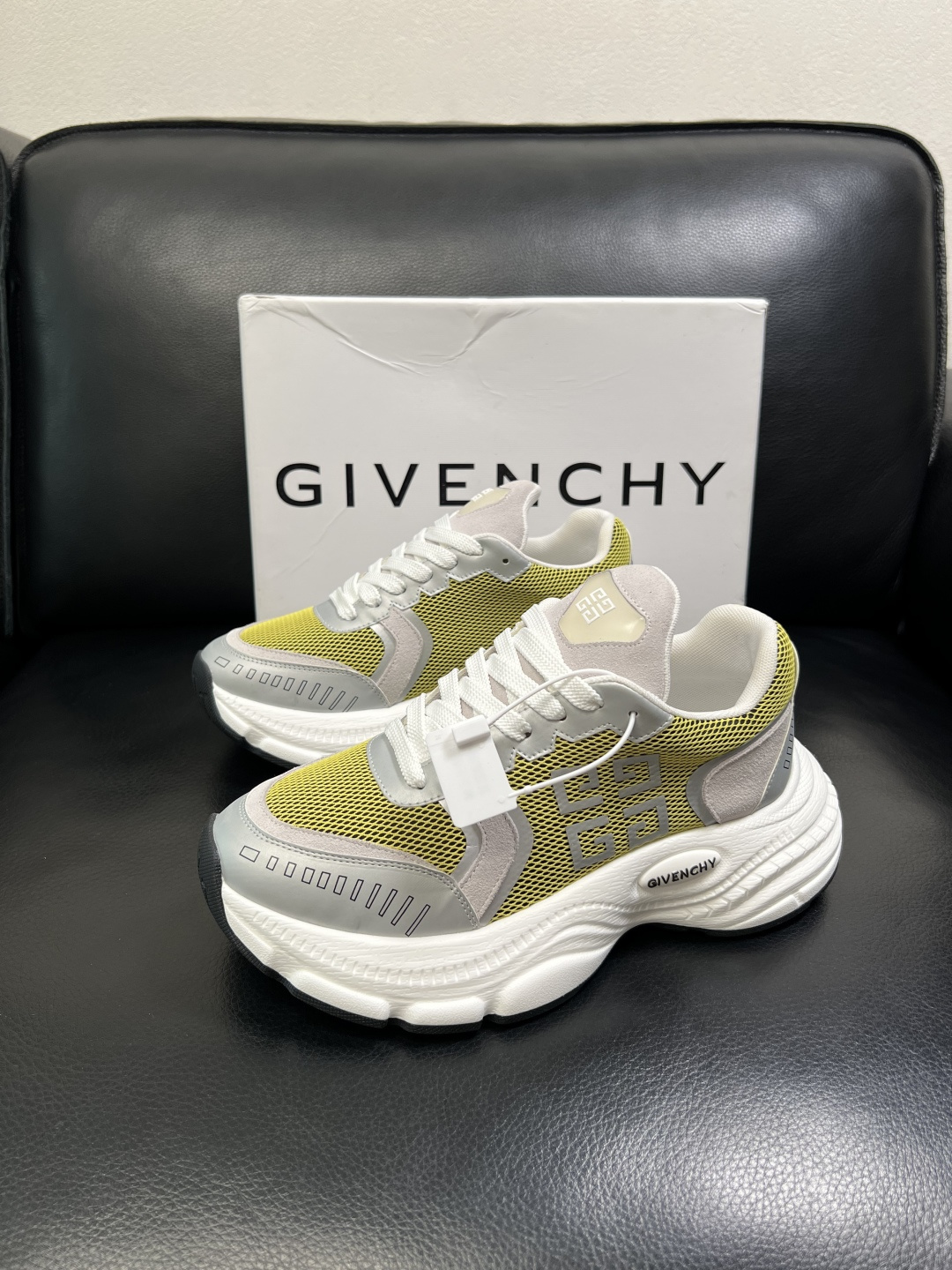 Givenchy 高品质 顶级工艺品 纪梵希 专柜同步原厂配置，意大利进口牛皮搭配网布面料，全鞋配件私模