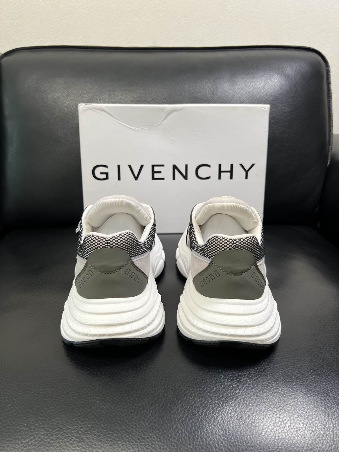 Givenchy 高品质 顶级工艺品 纪梵希 专柜同步原厂配置，意大利进口牛皮搭配网布面料，全鞋配件私模