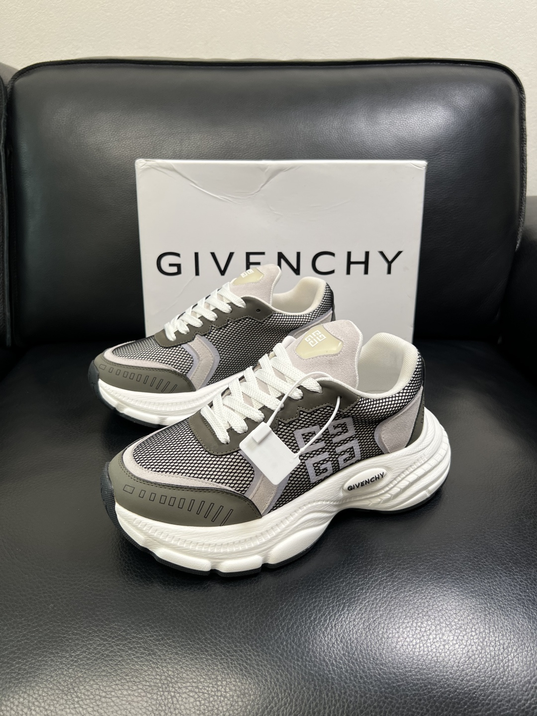 Givenchy 高品质 顶级工艺品 纪梵希 专柜同步原厂配置，意大利进口牛皮搭配网布面料，全鞋配件私模