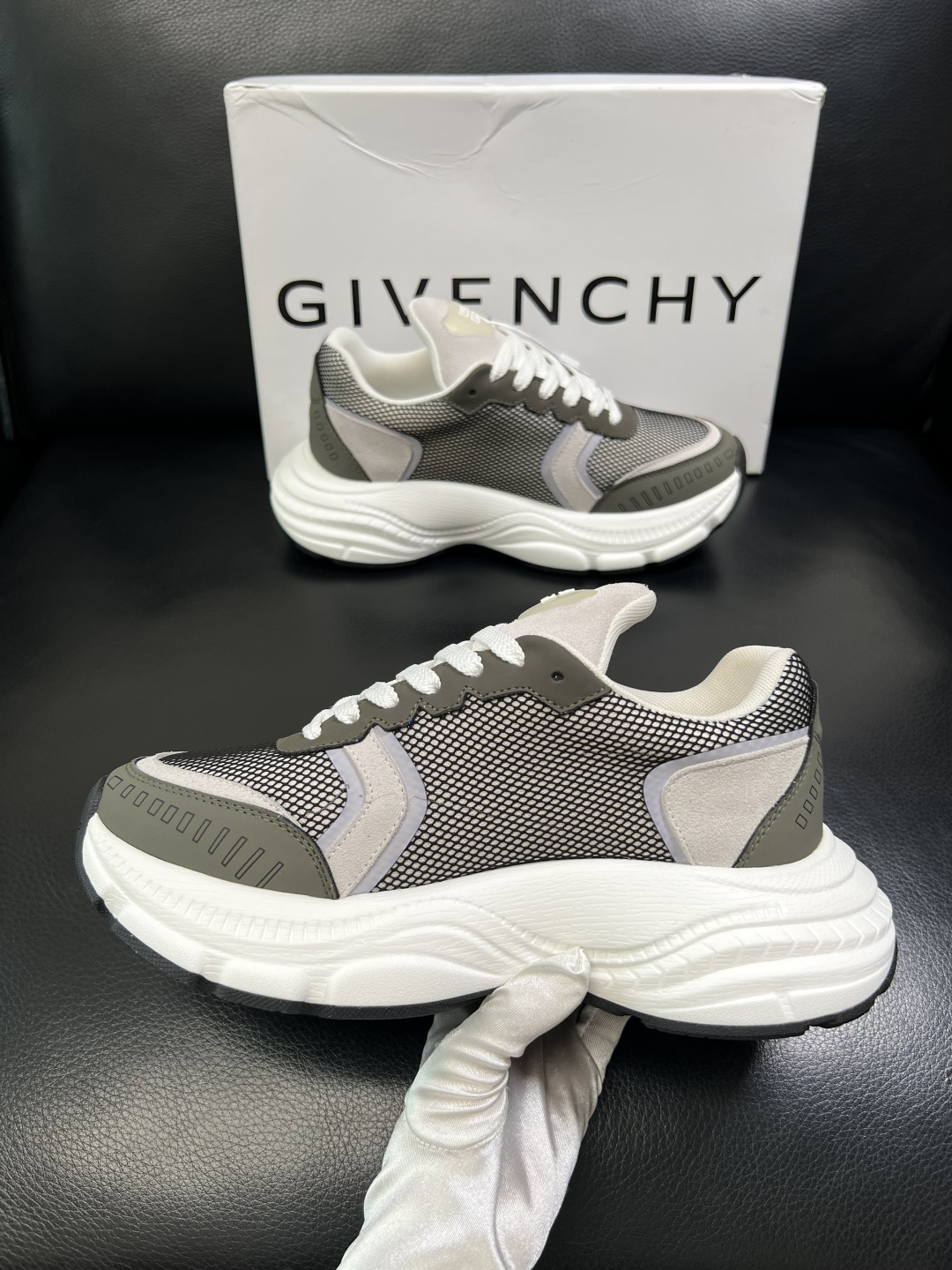 Givenchy 高品质 顶级工艺品 纪梵希 专柜同步原厂配置，意大利进口牛皮搭配网布面料，全鞋配件私模