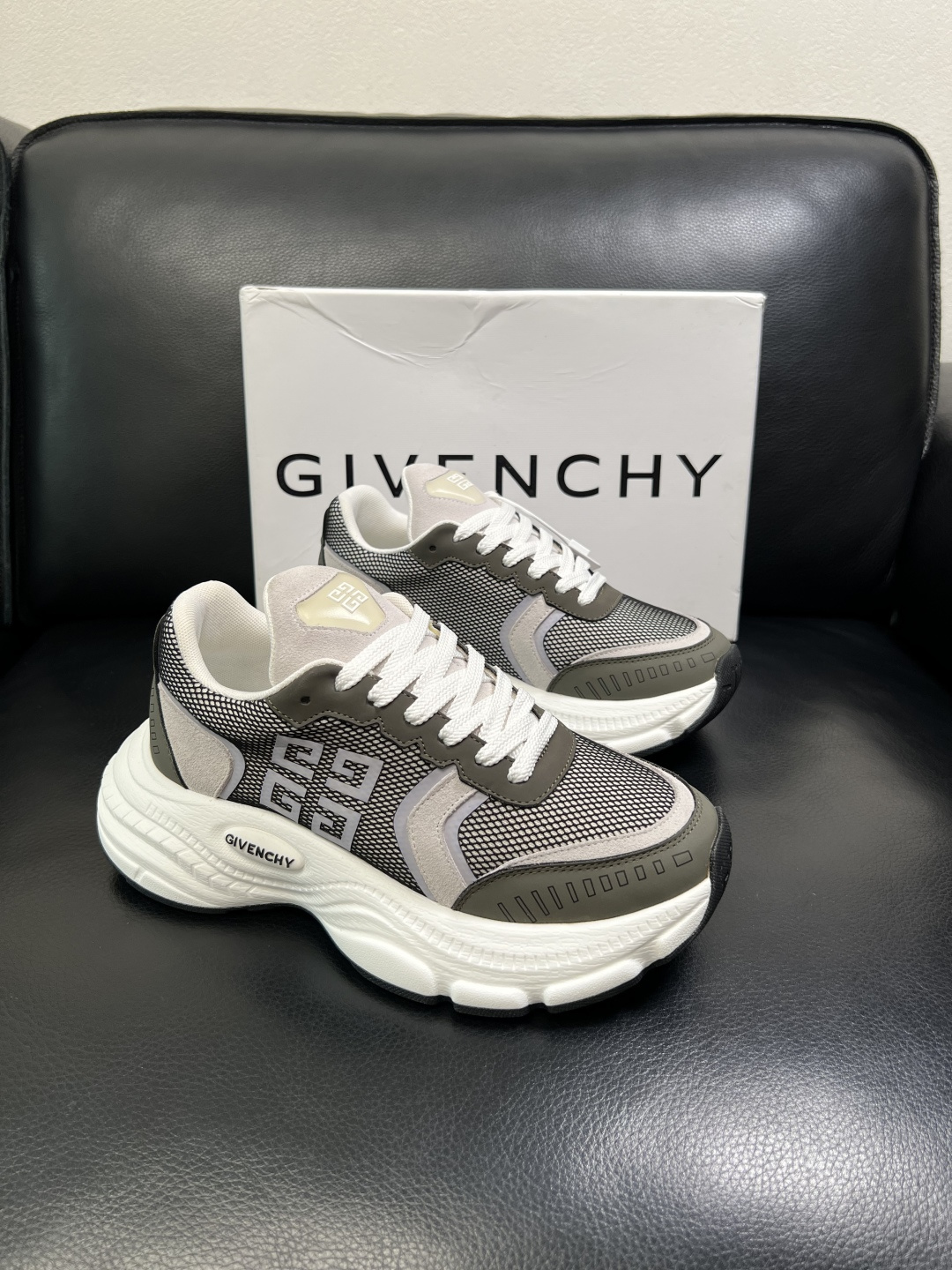 Givenchy 高品质 顶级工艺品 纪梵希 专柜同步原厂配置，意大利进口牛皮搭配网布面料，全鞋配件私模