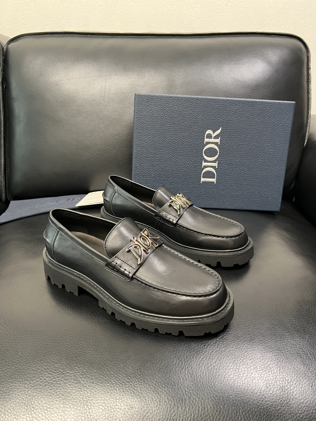 Dior 顶级工艺品 迪奥 专柜同步 原厂配置，意大利进口原版牛皮面料，透气舒适进口水染牛里垫，鞋底：原