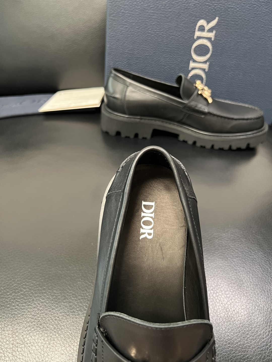 Dior 顶级工艺品 迪奥 专柜同步 原厂配置，意大利进口原版牛皮面料，透气舒适进口水染牛里垫，鞋底：原