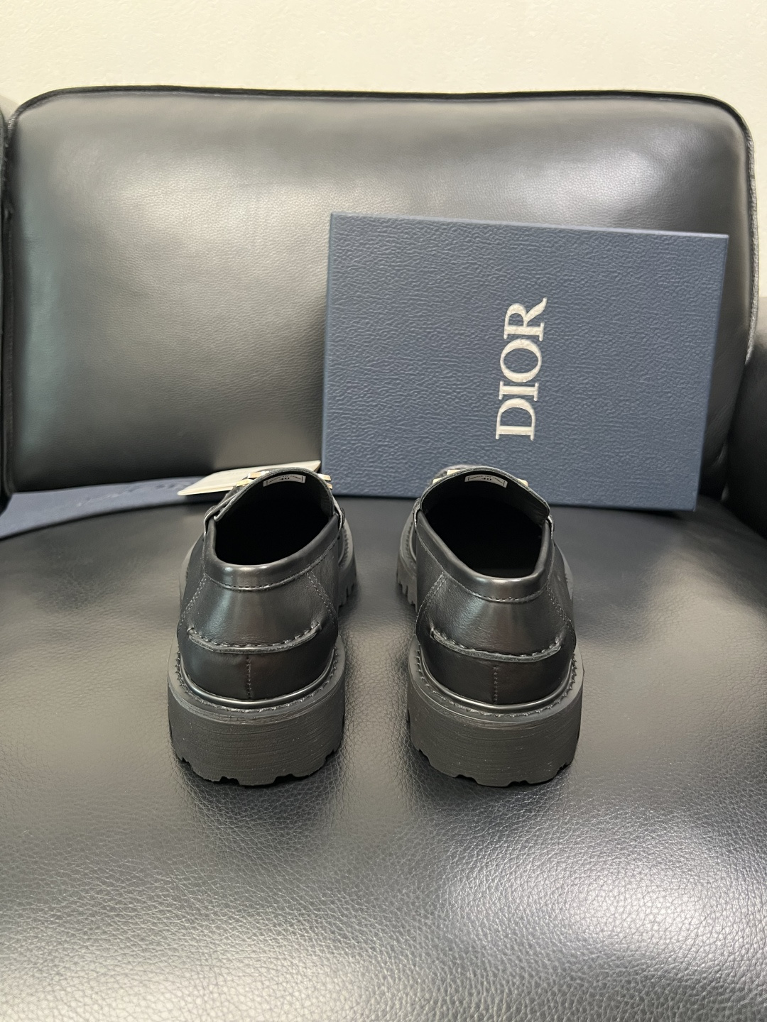 Dior 顶级工艺品 迪奥 专柜同步 原厂配置，意大利进口原版牛皮面料，透气舒适进口水染牛里垫，鞋底：原