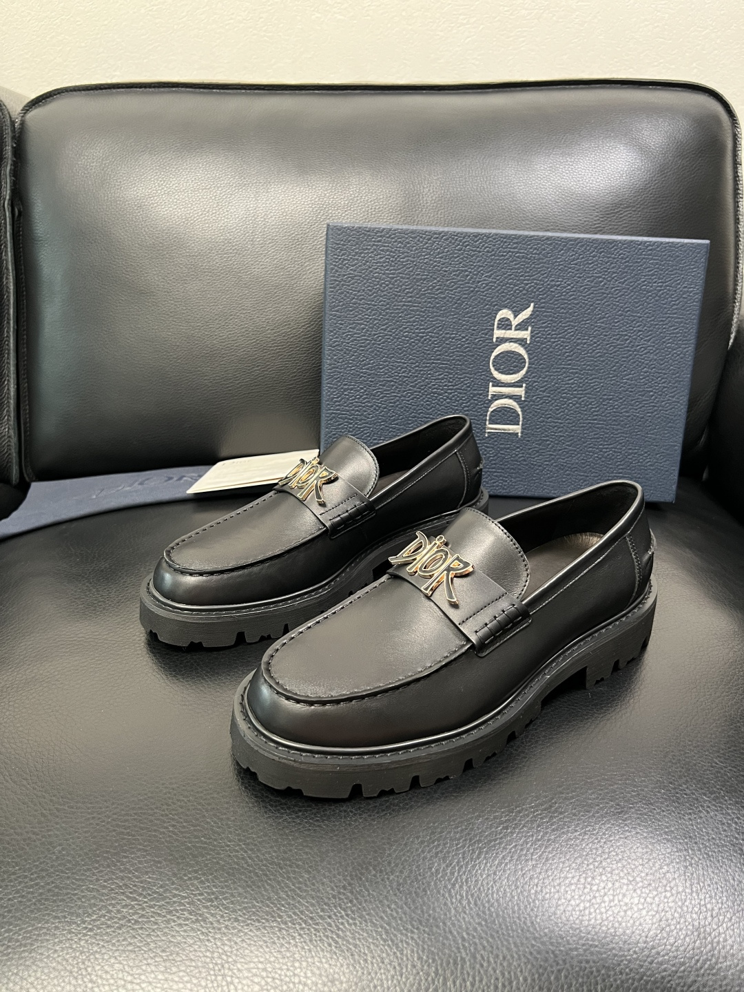 Dior 顶级工艺品 迪奥 专柜同步 原厂配置，意大利进口原版牛皮面料，透气舒适进口水染牛里垫，鞋底：原