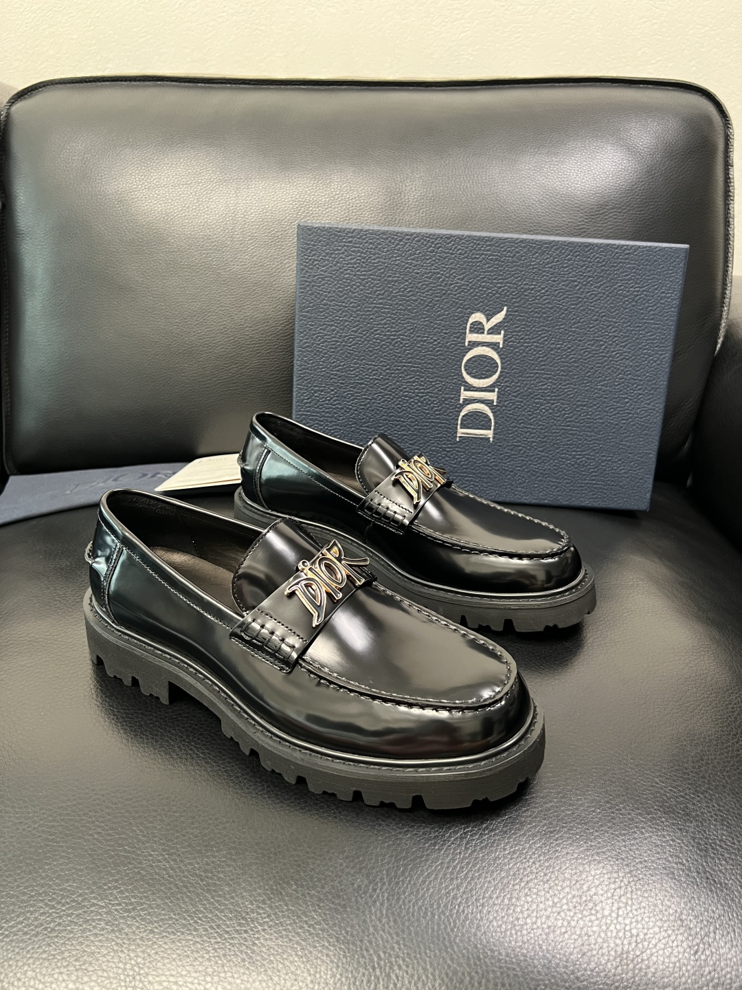 Dior 顶级工艺品 迪奥 专柜同步 原厂配置，意大利进口原版牛皮面料，透气舒适进口水染牛里垫，鞋底：原