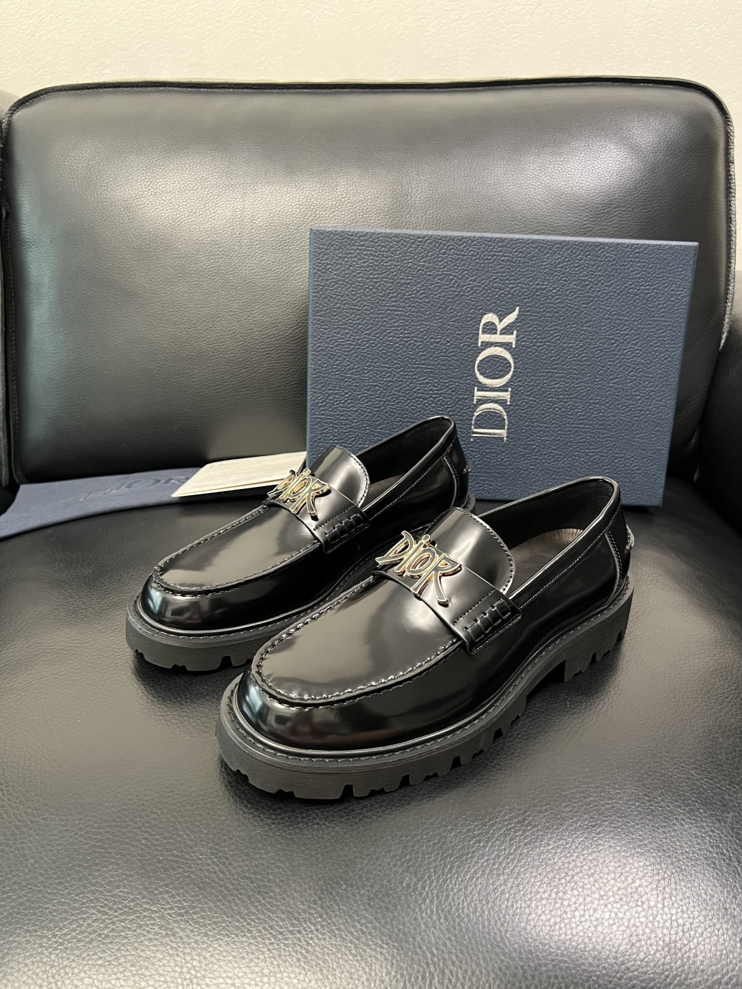 Dior 顶级工艺品 迪奥 专柜同步 原厂配置，意大利进口原版牛皮面料，透气舒适进口水染牛里垫，鞋底：原