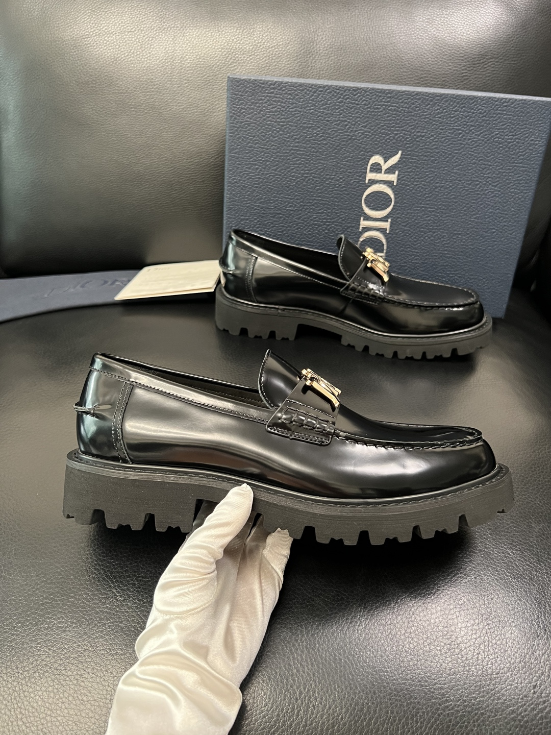Dior 顶级工艺品 迪奥 专柜同步 原厂配置，意大利进口原版牛皮面料，透气舒适进口水染牛里垫，鞋底：原