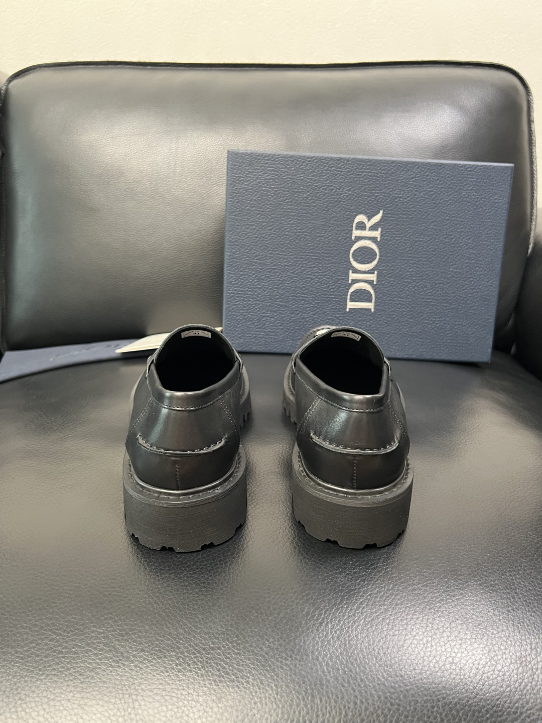 Dior 顶级工艺品 迪奥 专柜同步 原厂配置，意大利进口原版牛皮面料，透气舒适进口水染牛里垫，鞋底：原
