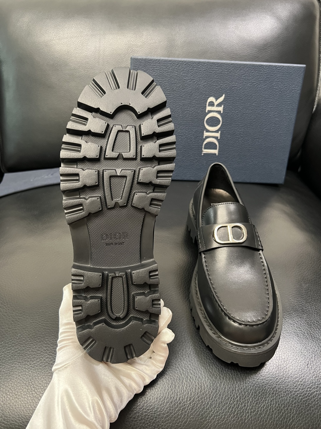 Dior 顶级工艺品 迪奥 专柜同步 原厂配置，意大利进口原版牛皮面料，透气舒适进口水染牛里垫，鞋底：原